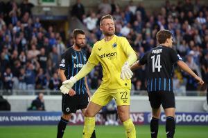 37岁米尼奥莱在19分钟内经历送点、扑点和伤退，他在扑出点球后因朝裁判庆祝而吃到黄牌。