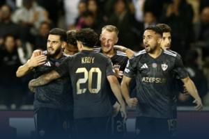 欧冠积分榜上，卡拉巴赫两战全胜与仁皇枪同分，但其总身价高达2483万，是对手的56倍。