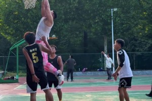 杨毅：虽然国足和男篮成绩都臭，但男篮政策支持还不如国足1/3