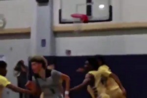 天赋尽显！鲍尔高中时在五人包围网中命中三分