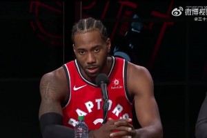 肘子姐与男生打对抗赛，这个冲击力你能承受得住吗？