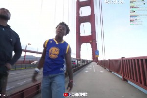 甲亢哥穿库里球衣站金门大桥护栏上后空翻，把经纪人吓个半死