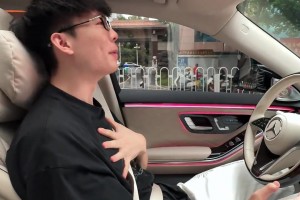 啊这！篮球网红平常心的座驾奔驰迈巴赫，车标被人掰了