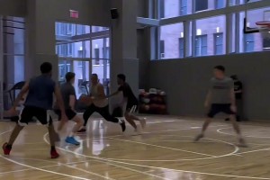 “笑不活了～故意叫错球星名字这也太欠揍了”