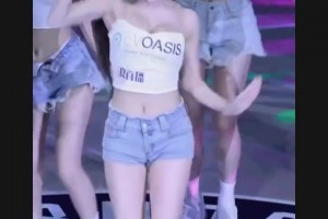 确实养眼啊！宝岛联赛美女啦啦队长梓梓，中场性感热舞！