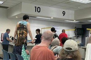 打算开啥车？网友考驾照时偶遇杨瀚森 女友罕见出镜