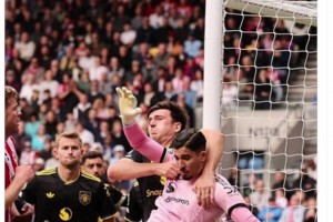 逆天操作！马奎尔再一次防守队友在外网火了