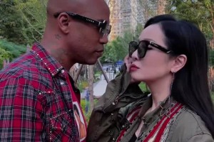 夫妻俩形影不离啊！马布里：欢迎收看“中老年”秋装T台秀