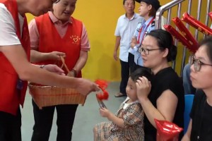 把祝福编进中国结！这波村里60、70岁老人打造中式浪漫你接到了吗