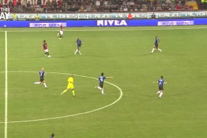 人到球到！现场直拍：科贝尔后场长传，阿德耶米加速了！