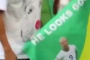 老婆颜值巅峰！这一吻让理查利森爱上了现在的老婆