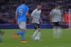 绷不住了！严重怀疑伊东纯也和记者互相都听不懂对方在说什么！