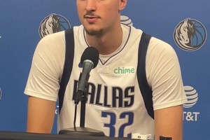 湘超也打起来啦！如果不是直播这个7号只怕是要把裁判都打了