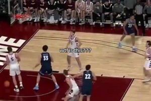 看饿了！莱弗利此前带着弗拉格在德州博览会上嗨吃！