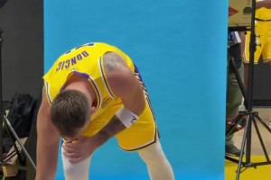 赣超发生大规模冲突！现场有大量安保人员冲入维持秩序