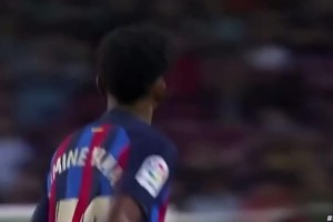 亚马尔给登贝莱做饼！当初谁能想到球都停不好的登贝莱会拿金球