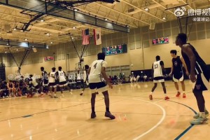 张博源在美高比赛中被对手不断挑衅之后引发冲突，队友有事是真上