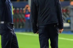 欧冠打进60球+第4次戴帽！姆巴佩当选全场最佳并带走比赛用球