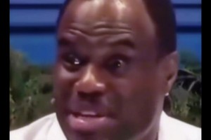 这个真是逆天！国产扣将上演史诗级双胯下不可思议扣篮