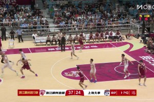 活久见？王哲林完成抢断，居然来了个快攻一条龙暴扣！