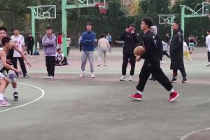 申京谈杜兰特：KD是每个孩子偶像 在土耳其通过集锦记住他名字