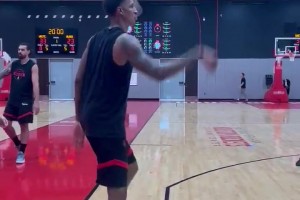 小贾和申京的三分要是开发出来，下赛季的火箭空间可太优秀了！