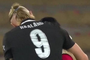 曾经的队友！哈兰德和南野拓实在欧冠联赛中重聚