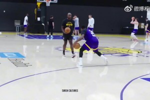 三年前还是DPOY！斯玛特会是湖人后卫线防守的答案吗？