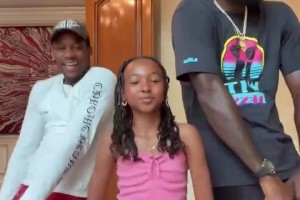 因臀部紧张缺席湖人首场季前赛？詹姆斯前几天还在扭屁股秀舞技啊