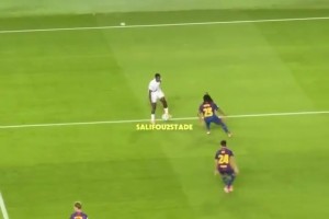 无情的中路推进大师！德容：我一个外旋转身，你跟得上吗？