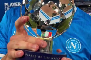 韦世豪开着保时捷撞到了一辆劳斯莱斯，这得赔多少钱啊