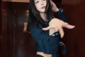 @林葳？卓识身穿短裙黑丝尬舞：敢跟别的女人说话我就扇死你~