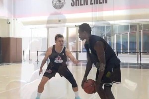 卓识晒视频：敢跟别的女人说话我就扇死你~