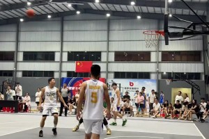 前广东球员张明池现身野球场 身材略显发福空篮放丢