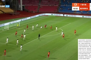 送医后查出存在截瘫风险！中甲外援遭铜梁龙球员犯规撞到LED屏