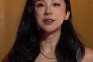 胡子老公出镜了！张曼源：中秋节快乐 送大家吃个月饼形状的瓜~