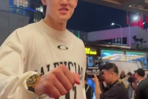 落地啦！曾凡博随篮网队回到中国澳门，备战NBA中国赛~