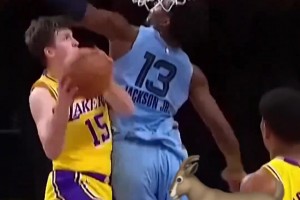 继“假克莱”之后，假里夫斯也成功潜入了湖人球馆