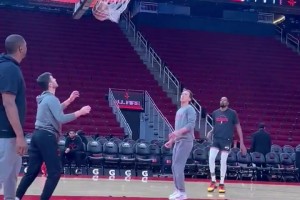 期待首秀！虽然没上 但杜兰特今天还是在赛前进行了投篮训练~