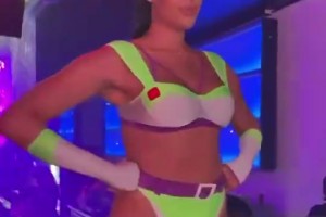 真会玩啊！坎贝奇这身“巴斯光年”的装扮什么水平？