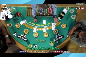 这么厉害？斯玛特训练结束后躺在中圈，双手抛进超远中圈三分！