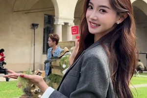 金佳悦晒米兰看球Vlog！网友：全场最漂亮就是你