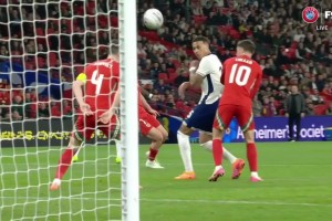 精彩！萨卡爆射世界波直入死角！英格兰20分钟3-0领先威尔士