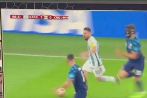 当克罗斯看到梅西神奇助攻后表示：他配得上世界杯冠军！