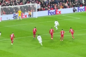 扑出C罗点球的门将不简单！凯莱赫昔日也曾扑出姆巴佩点球