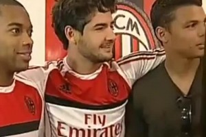 罗比尼奥、帕托和席尔瓦一起表演B-box